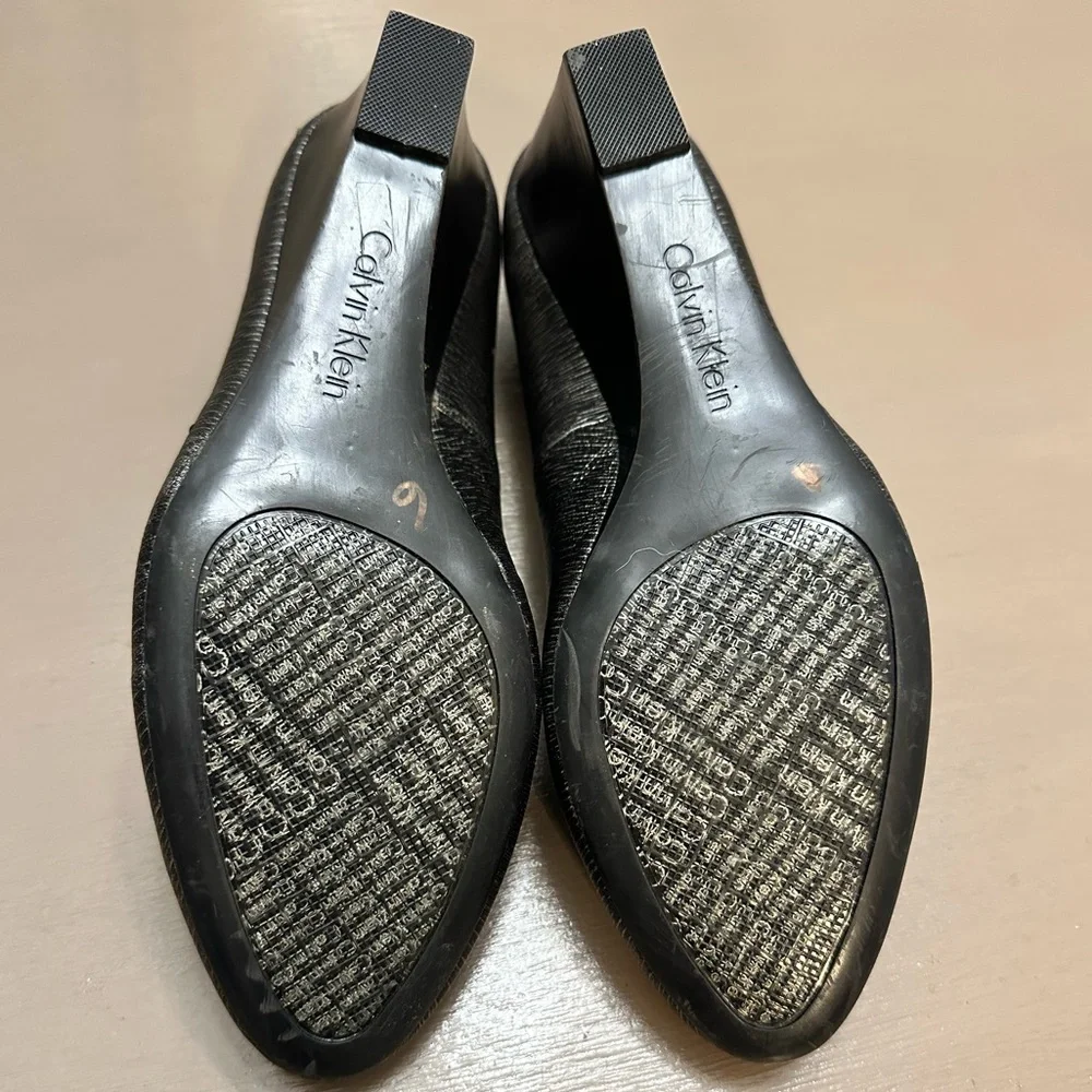 Calvin Klein Wedge Pumps Saxton Metallic Silver Textured Comfort Sole Womens 10M